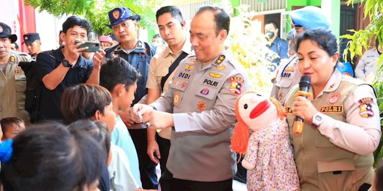 Indonesian Police Provide Support to Flood-Affected Residents in Demak