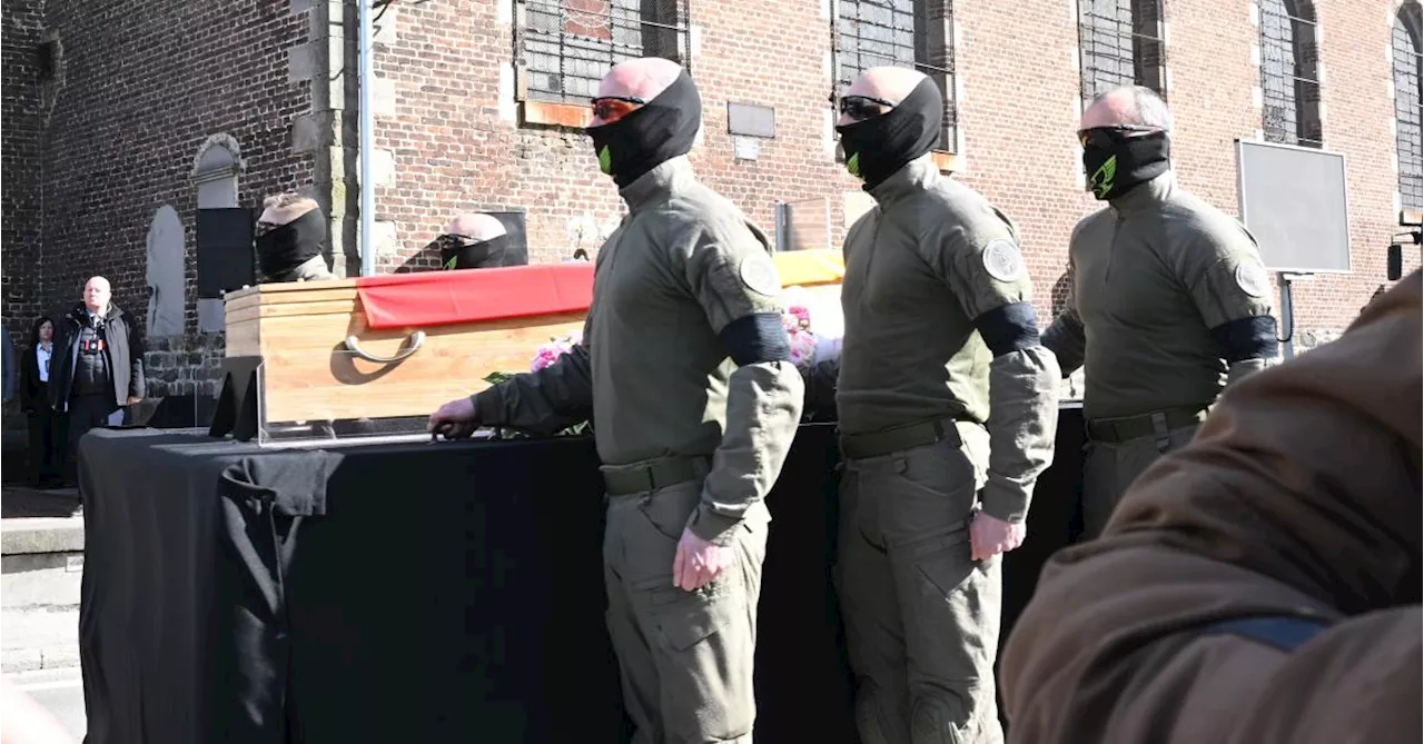 Hommage poignant à Basècles à Jonathan Savel, le policier tué dans l’exercice de ses fonctions à Lodelinsart :