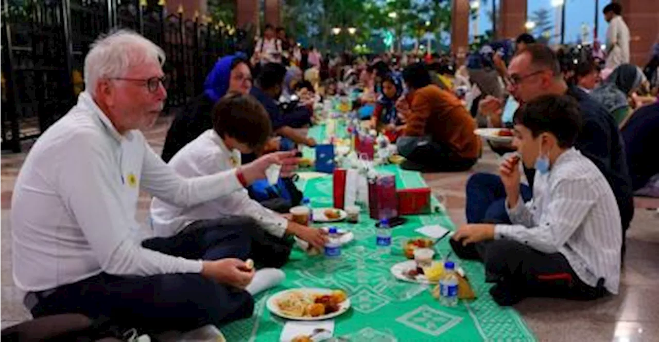 Iftar programme with non-Muslims draws more than 300 participants