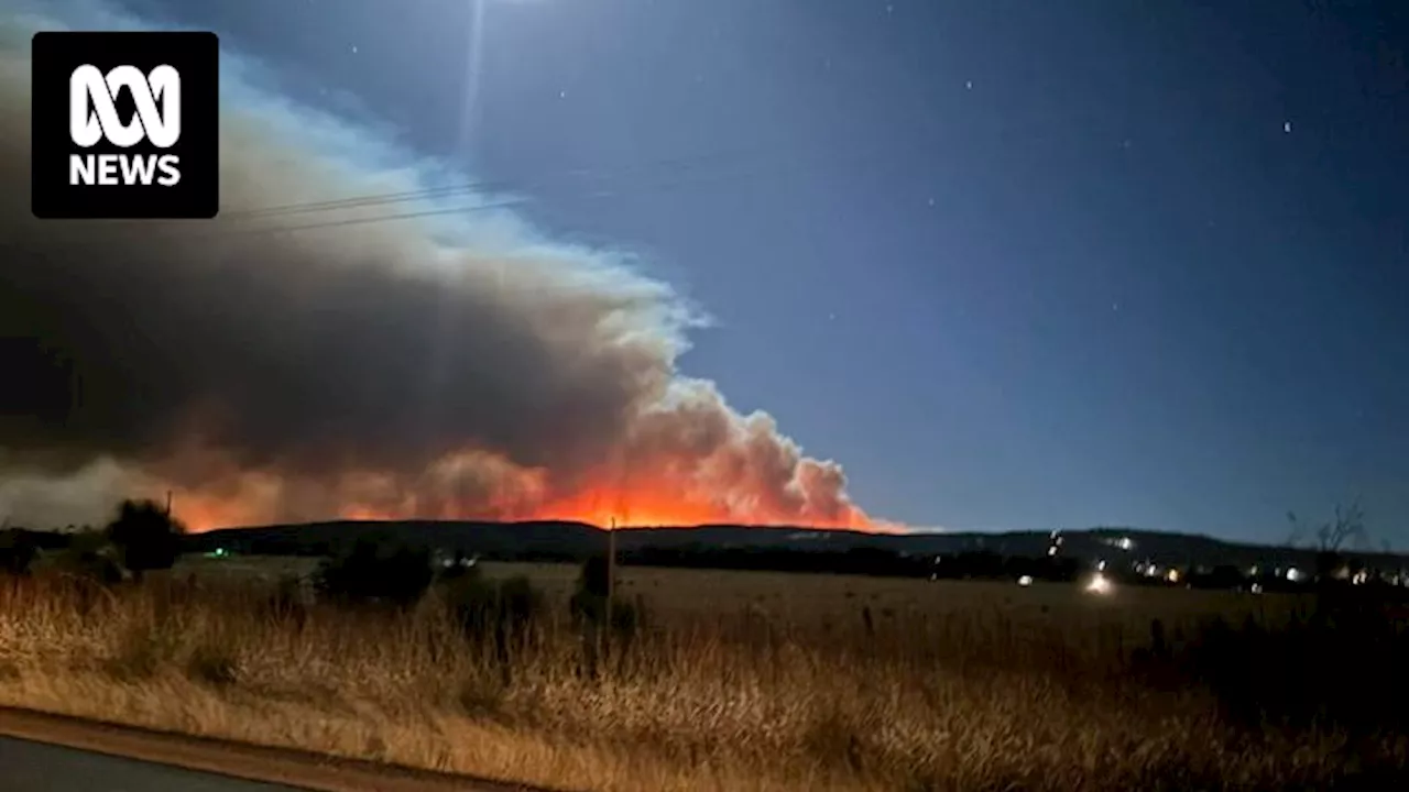 Windy conditions forecast, emergency warnings issued as WA bushfire burns out of control