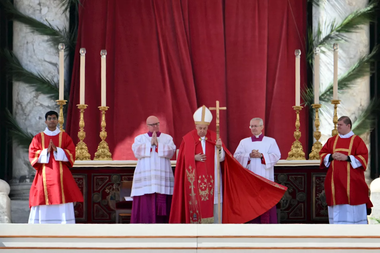 Papa Francesco rinuncia a leggere l’omelia nella Domenica delle Palme