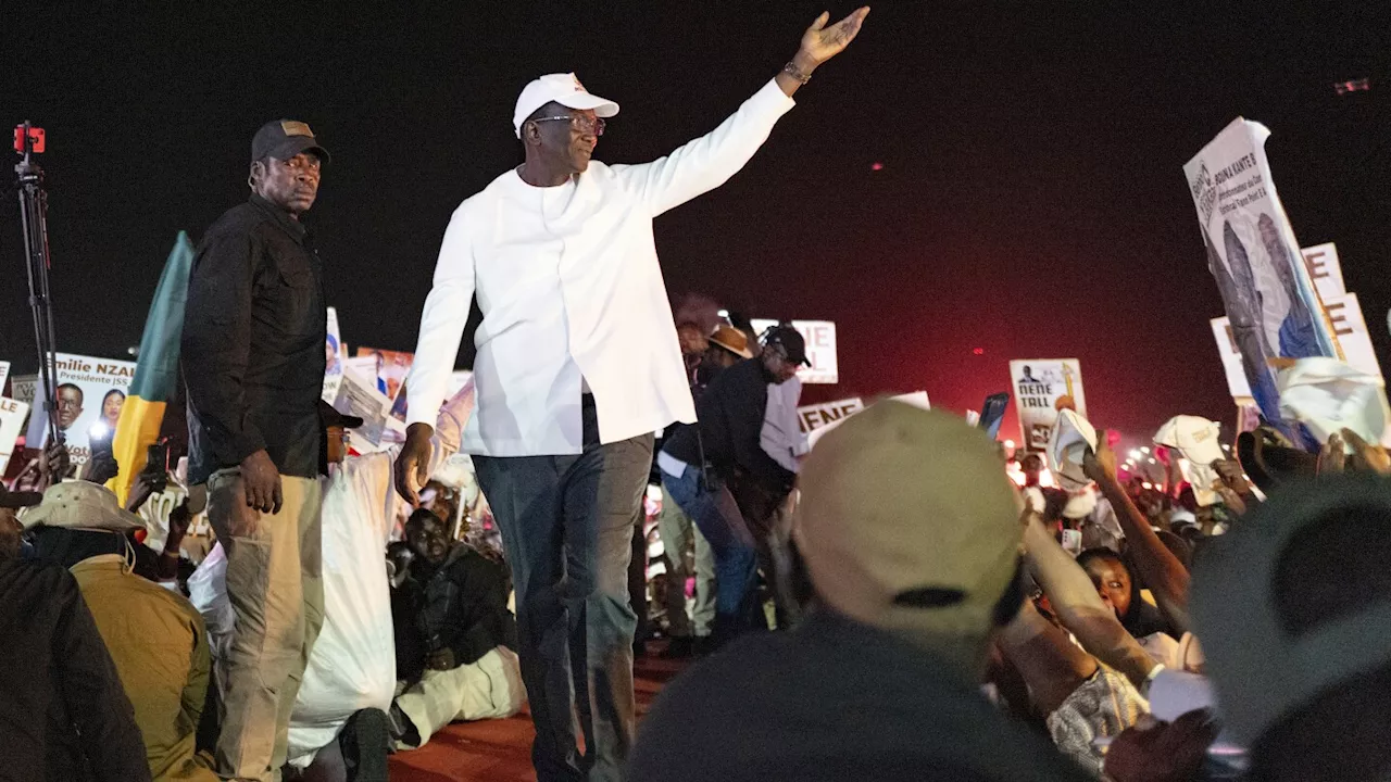 Senegal election: Senegalese vote to elect new president