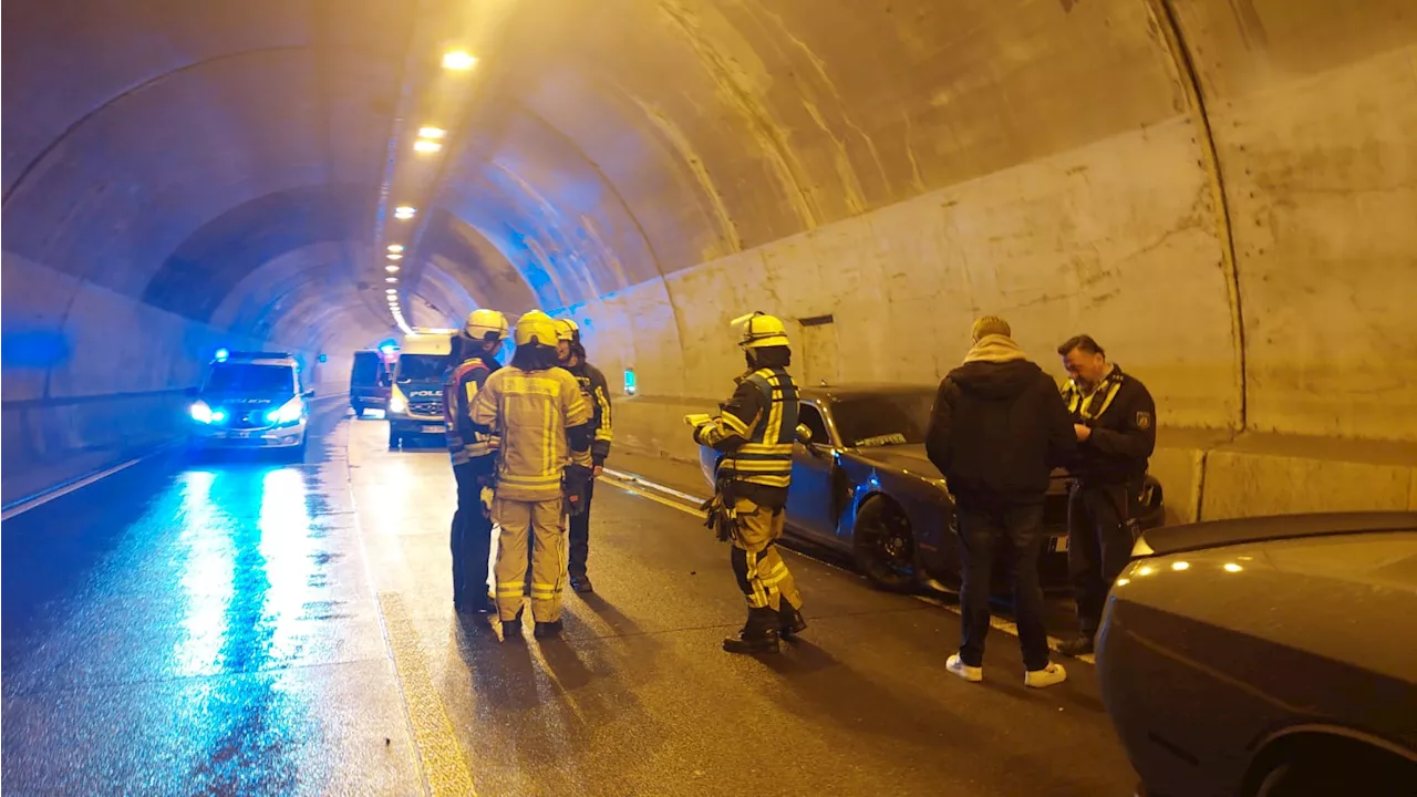 Verkehrsunfall im Autobahntunnel auf der BAB 448 Fahrtrichtung Witten