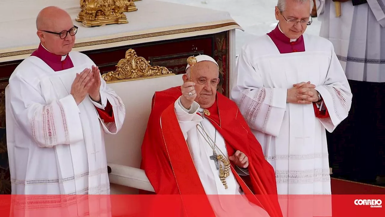 Papa Francisco tem gesto raro e não lê texto preparado na missa do Domingo de Ramos