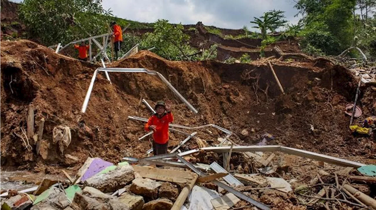 1 Orang Meninggal Usai Ditemukan Tertimbun Longsor di Sempur Bogor