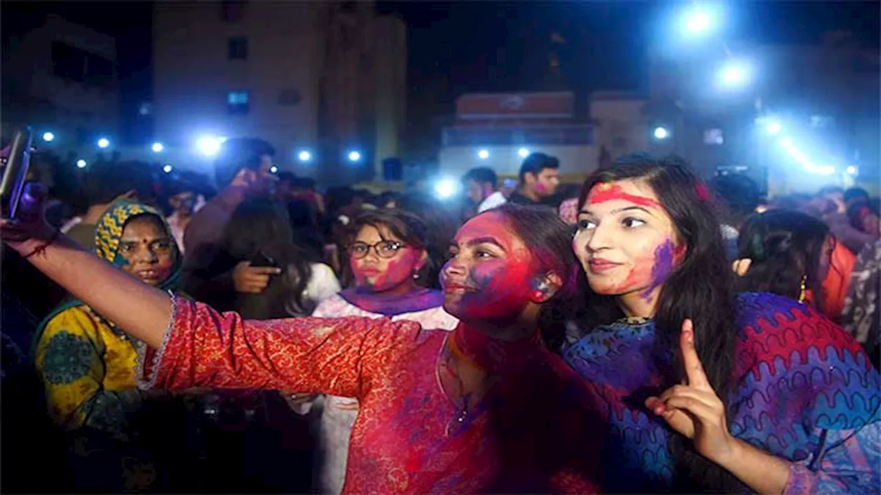 President Zardari felicitates Hindu community on Holi festival