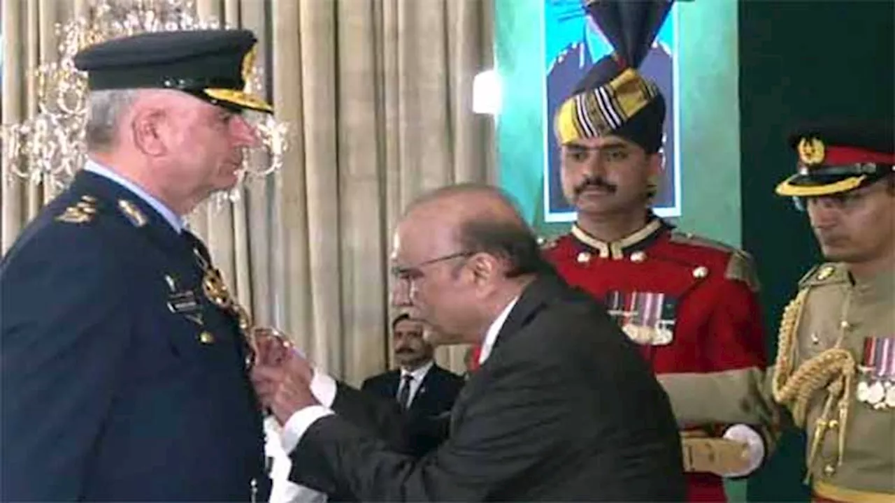 President confers military awards on officers of armed forces