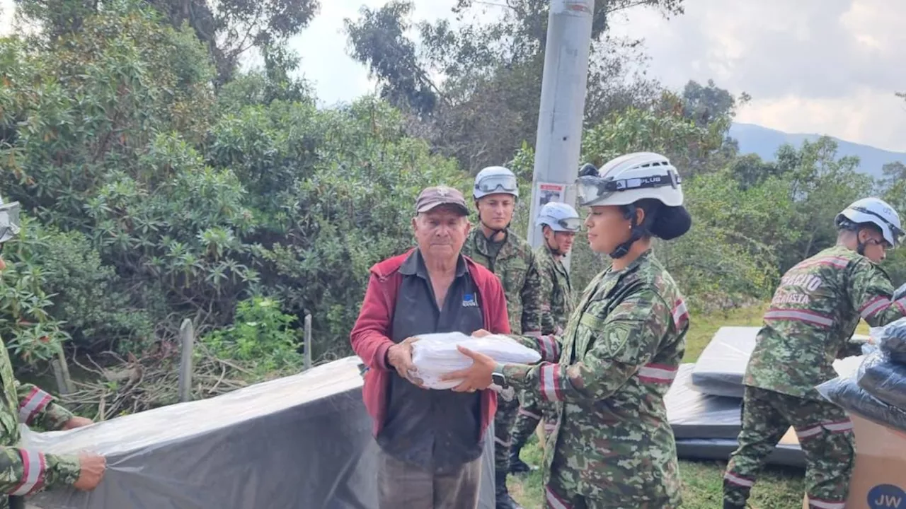 Brigada de ingenieros del Ejército Nacional llegó a Usme para entregar ayudas tras emergencia por lluvias