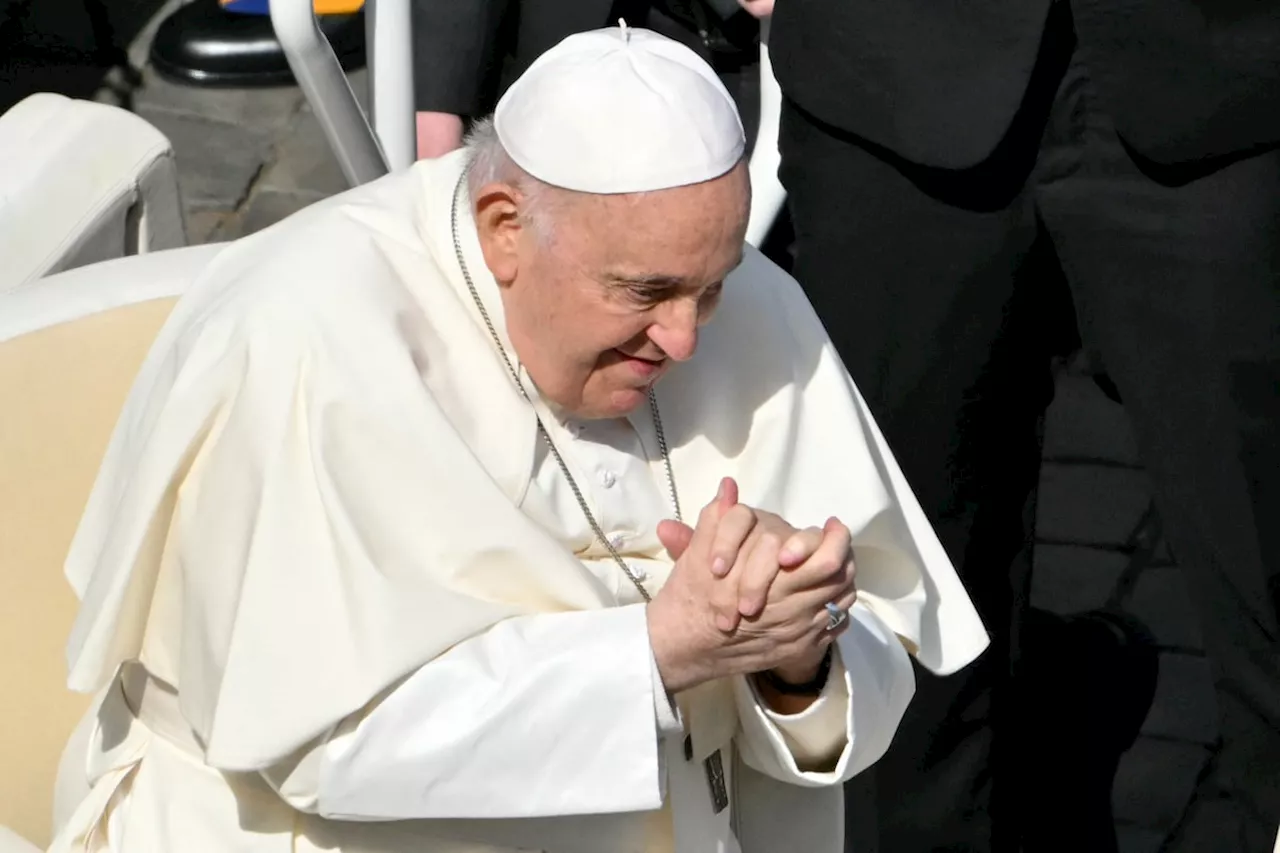 Pope Francis skips Palm Sunday homily but continues service