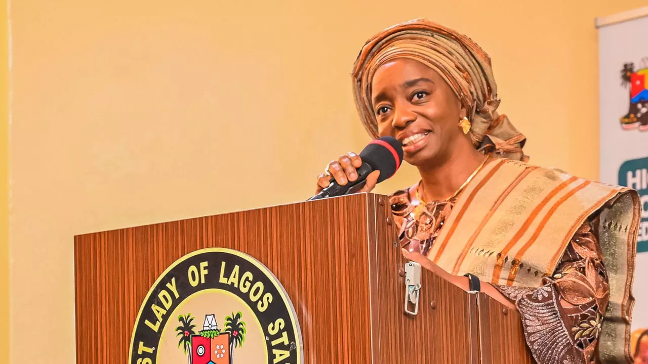 Sanwo-Olu’s wife empowers 350 residents with working tools