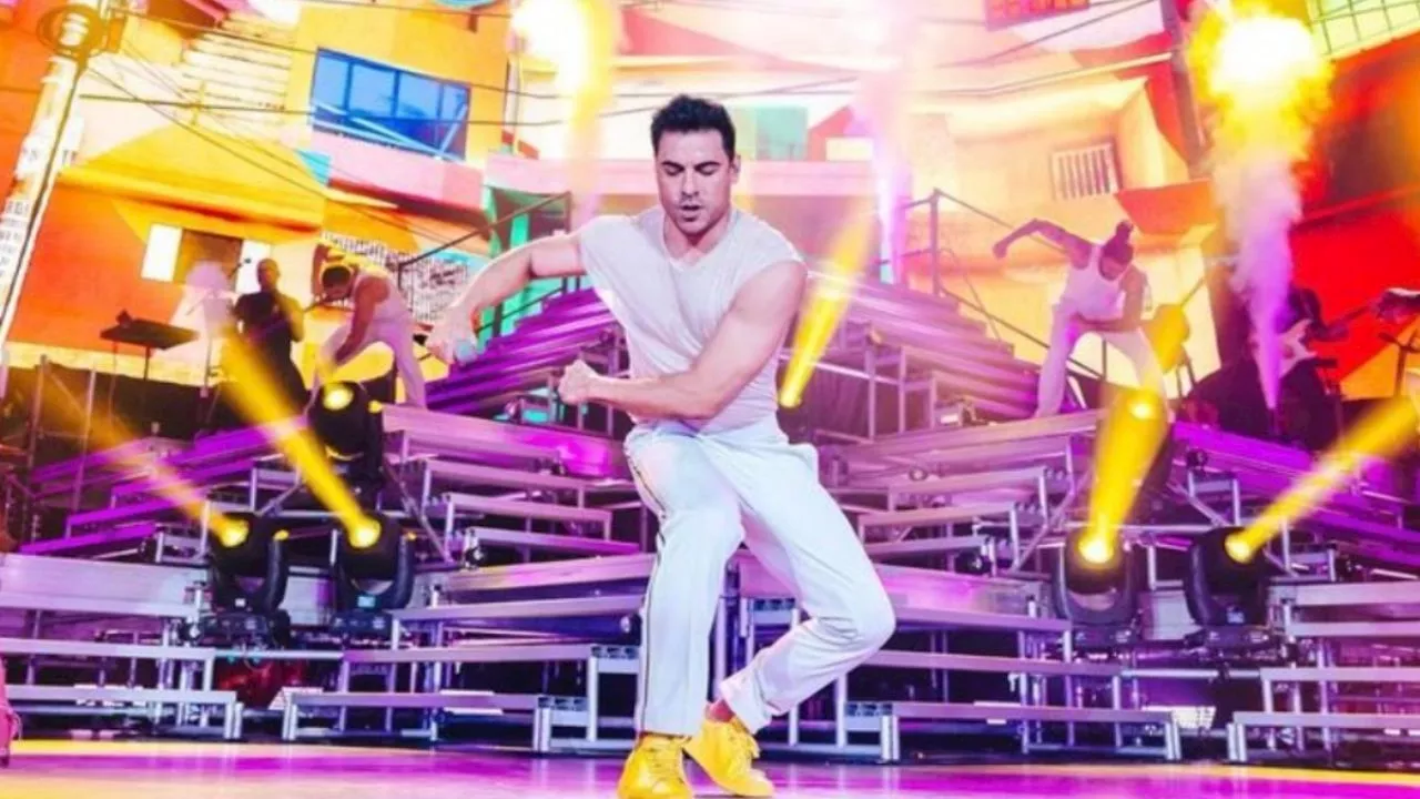 VIDEO: Carlos Rivera es tendencia por su atrevido baile, ¿superó los movimientos de Chayanne?