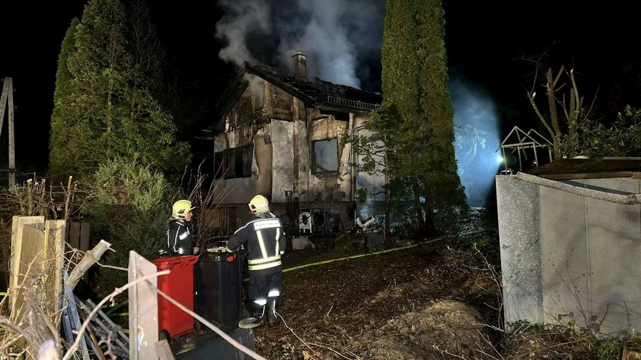 Mutter und Tochter stehen nach Brand vor dem Nichts