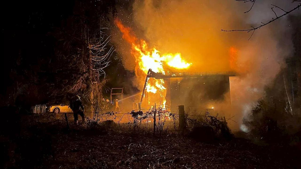 Wohnhaus von Mutter und kleiner Tochter brannte ab