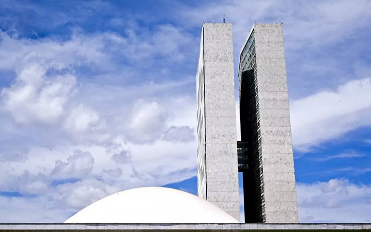 De pai para filho: homens e herdeiros políticos são maioria no Senado