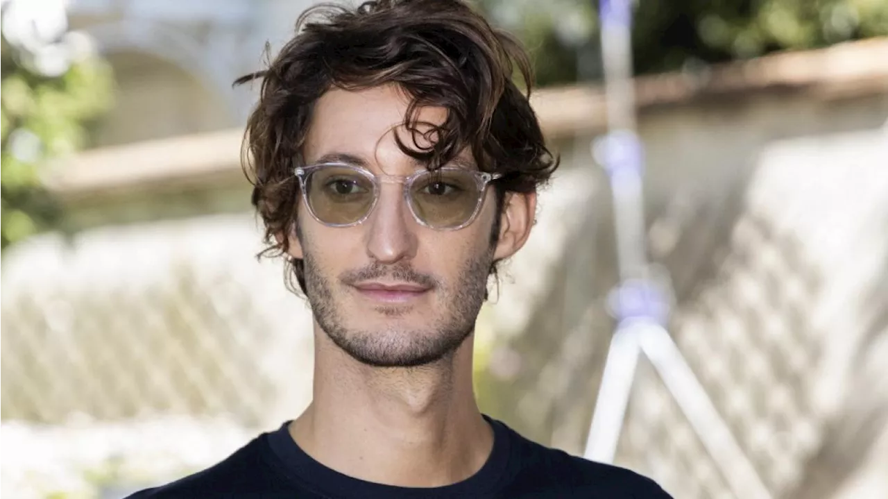 « J’ai craqué » : Pierre Niney a recueilli un âne miniature et ça amuse beaucoup de monde