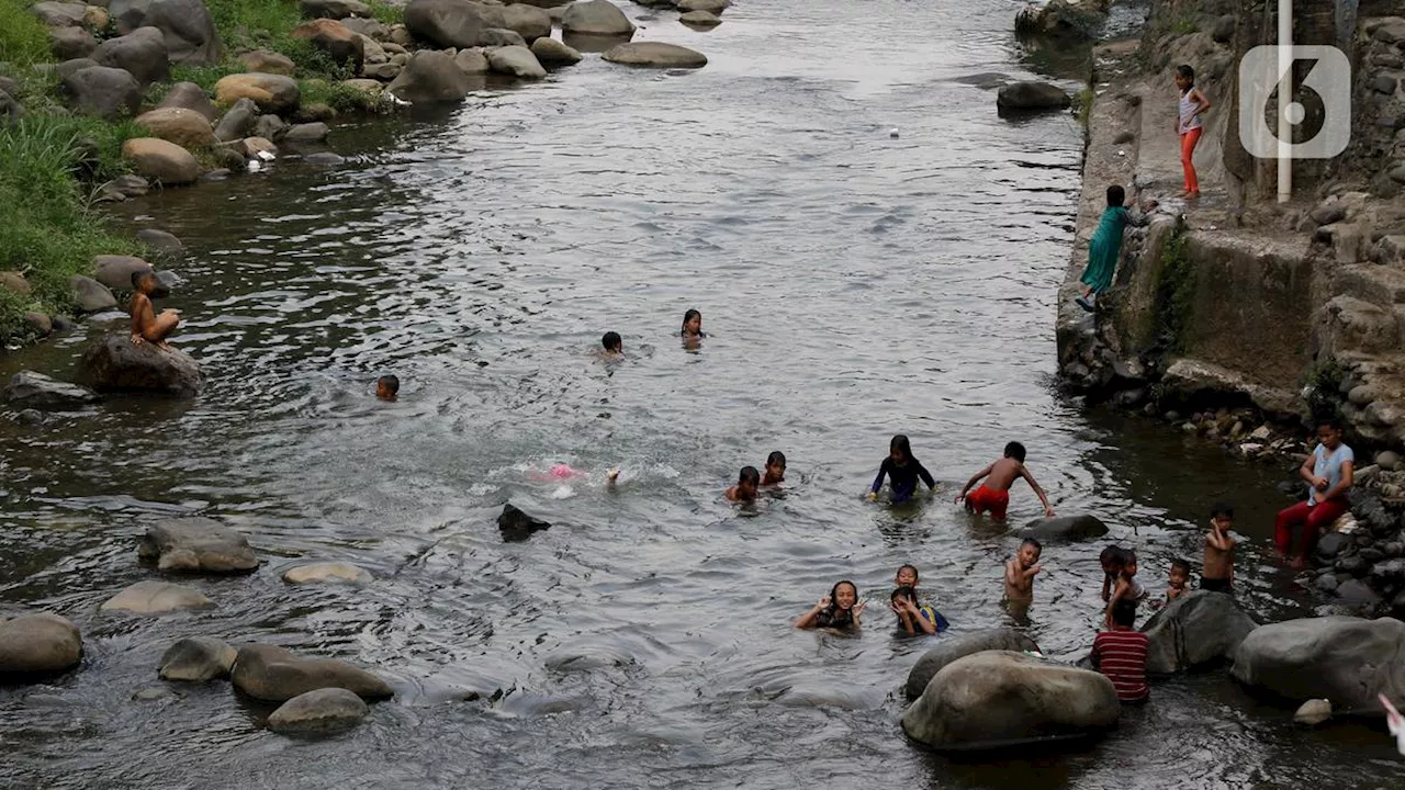 Pemkot Bogor Segel Gudang Diduga Buang Limbah ke Sungai Ciliwung