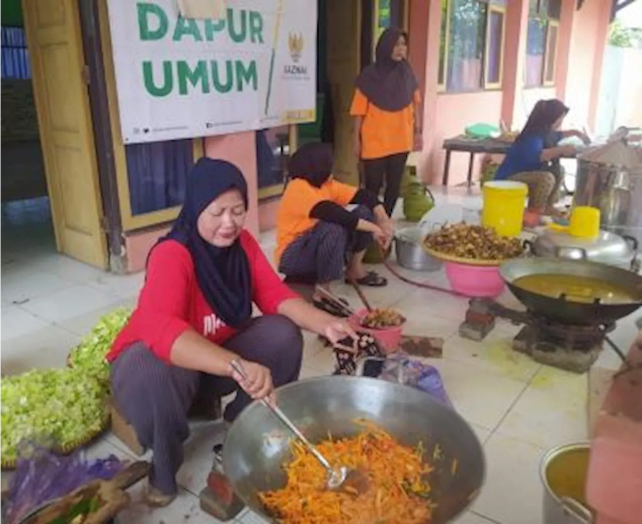 BAZNAS Sediakan Layanan Makan Sahur dan Buka Puasa di Pengungsian Banjir Demak dan Kudus