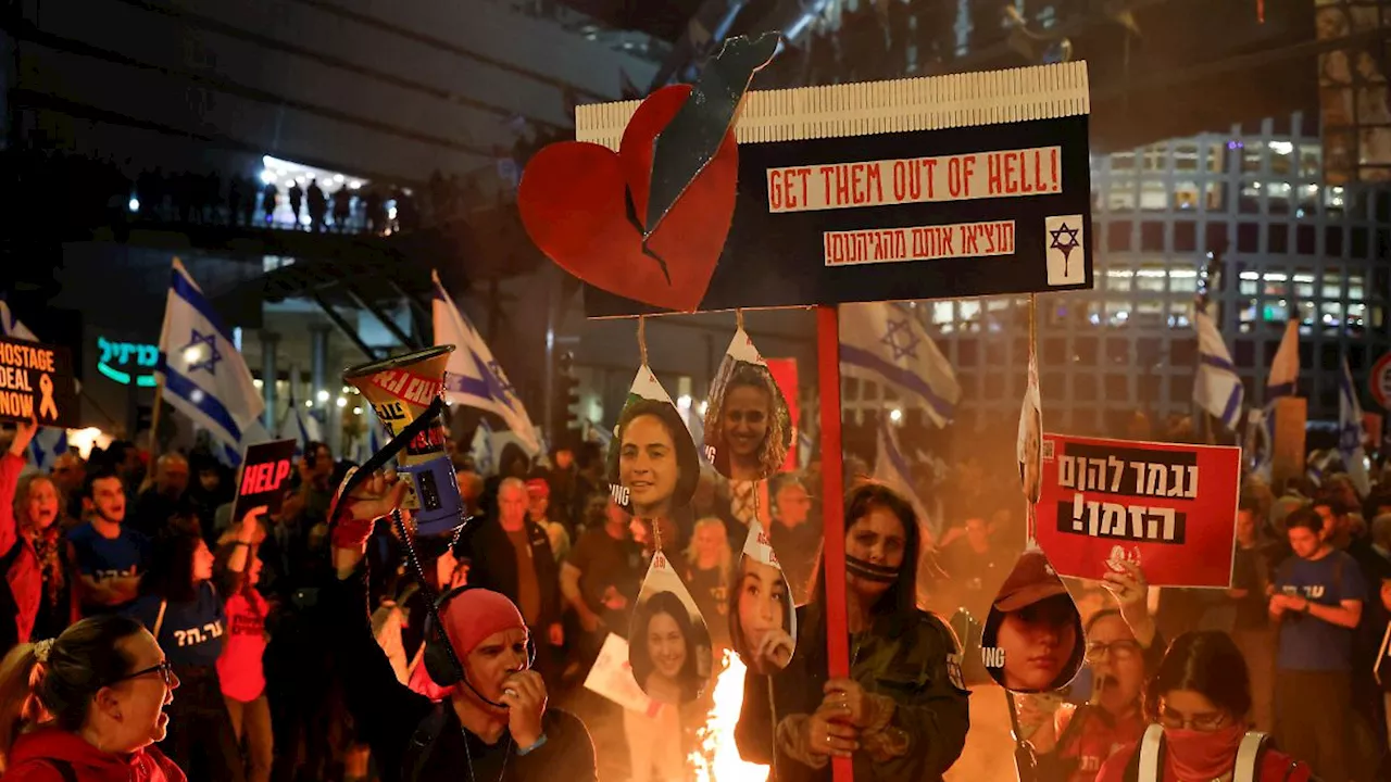 Parolen gegen Netanjahu: Demonstranten legen auf Straßen von Tel Aviv Feuer