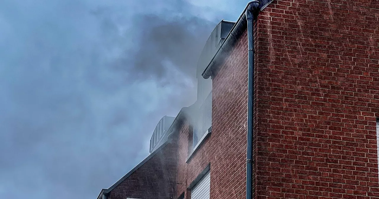 Beim Brand in einem Bielefelder Mehrfamilienhaus wird eine Person verletzt