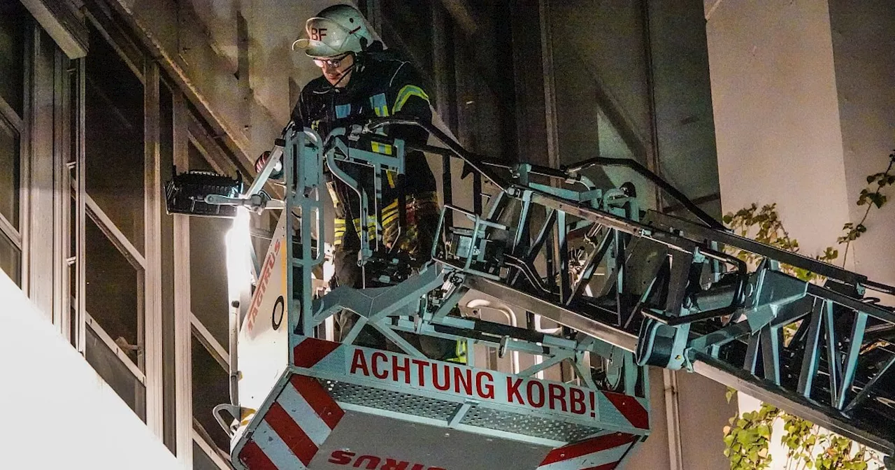 Nächtlicher Brand an der Universität Bielefeld sorgt für größeren Einsatz