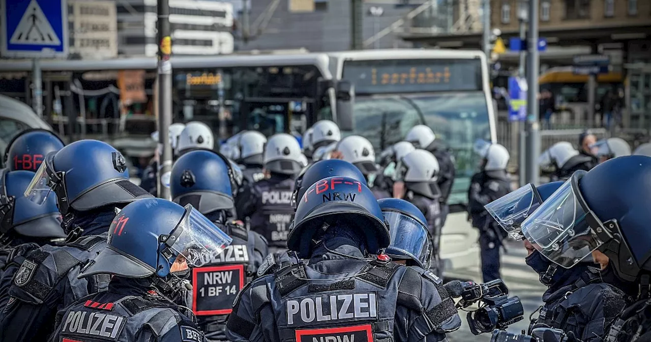 Risikospiel bei Arminia Bielefeld verlief friedlich: Polizei rüstete auf für Münster-Fans