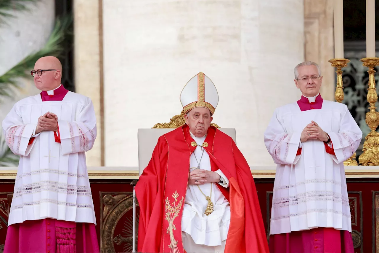 Pope Francis skips Palm Sunday homily but continues service