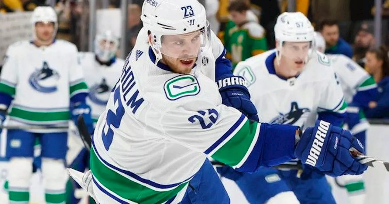 Canucks' Elias Lindholm to meet with specialist to assess injury: report