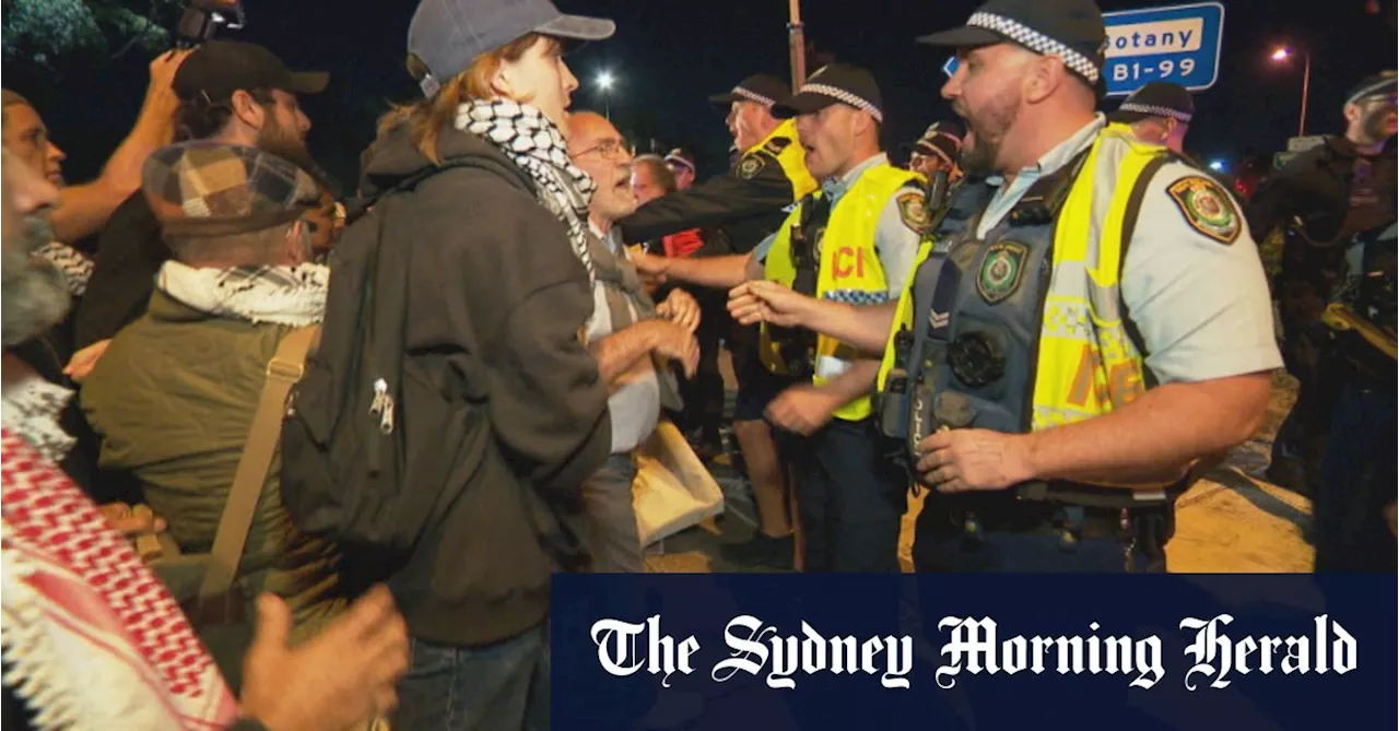 Nineteen arrested after blocking Israeli ship arriving at Port Botany