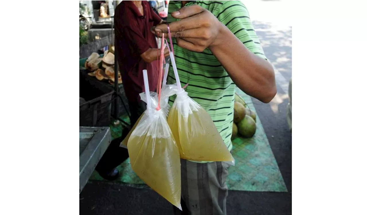 Quenching thirsts, serving happiness: Ham sells sugarcane juice at cut price for the smiles