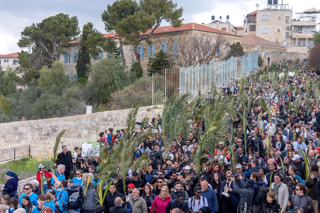 Thousands Attend Palm Sunday Celebrations in Jerusalem Against Backdrop of War