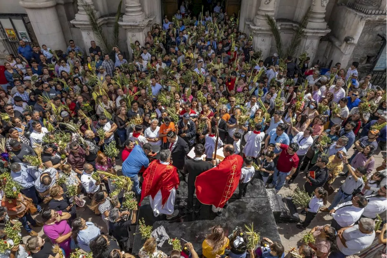 Inicia Semana Santa en Saltillo con el Domingo de Ramos; ‘Jesús es nuestro amigo’, dice Obispo