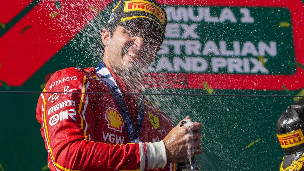 Melbourne: Sainz gewinnt - frühes Verstappen-Aus