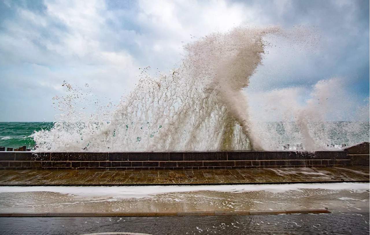 Intempéries : L’Hérault placé en vigilance orange vagues-submersion, quinze jours après les inondations meurtrières