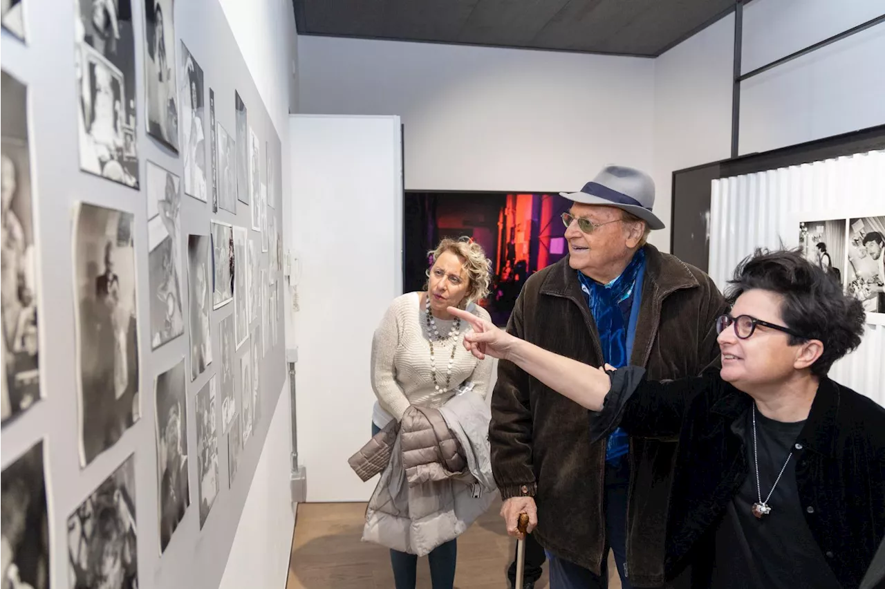 Renzo Arbore e Luca Barbareschi al vernissage della fotografa Azzurra Primavera