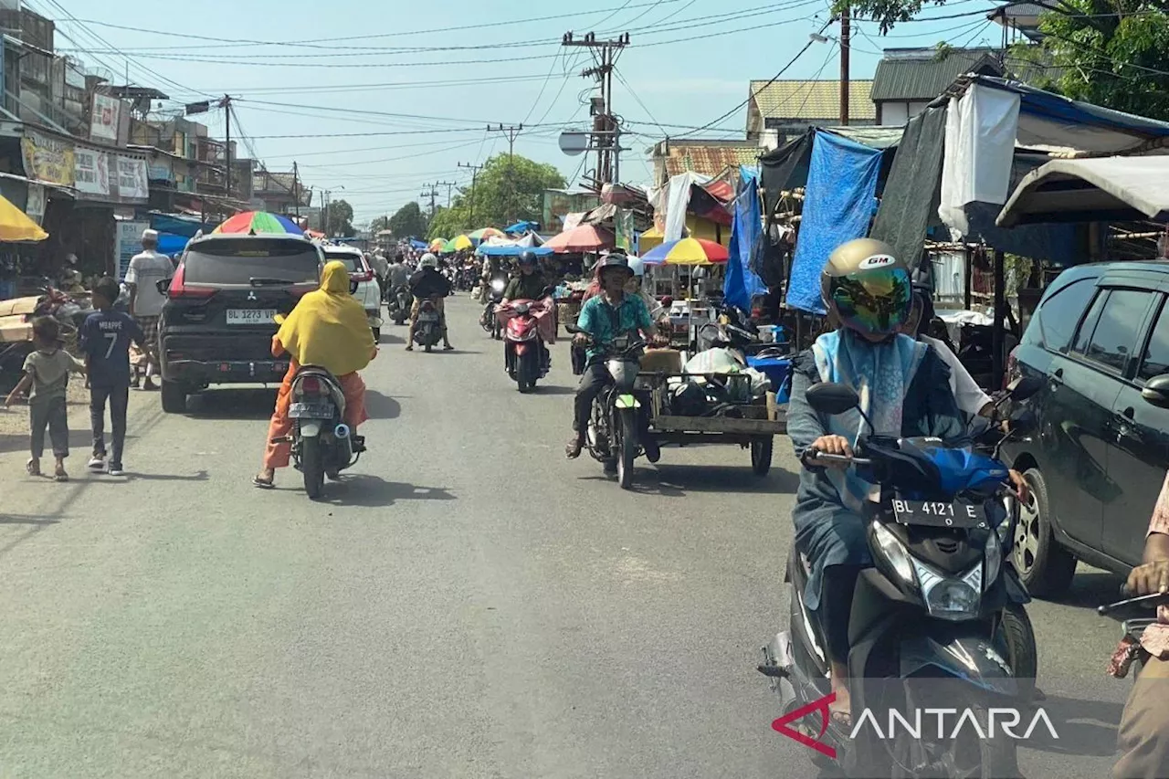 Pemkab Aceh Barat menunda penertiban pasar di bulan suci Ramadhan