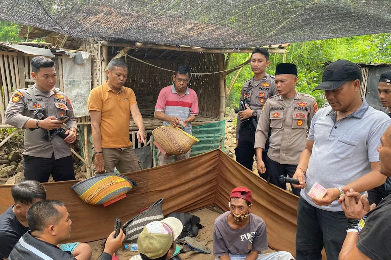 Satgas Operasi Pekat Polres Situbondo amankan pelaku judi sabung ayam