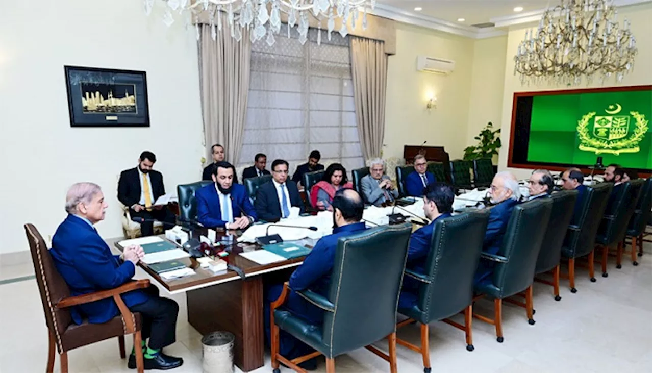 PM urges electronic media to support govt’s efforts for country’s uplift