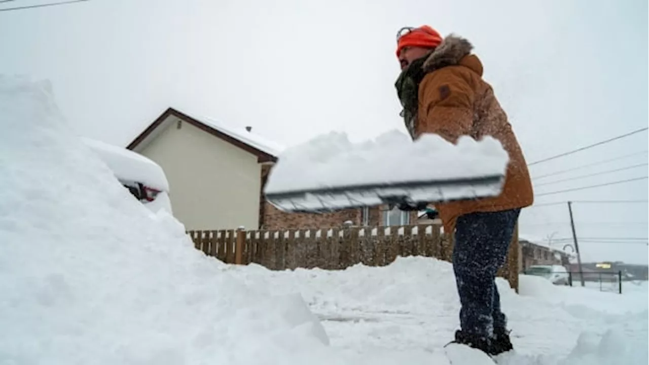 Spring snow storm hitting Thunder Bay Sunday evening