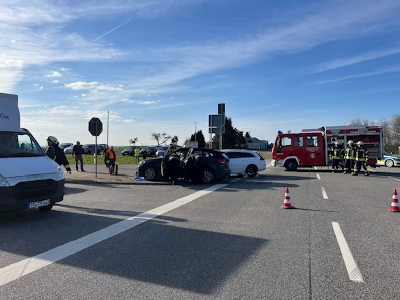 folgenschwerer Verkehrsunfall mit 3 verletzten Personen