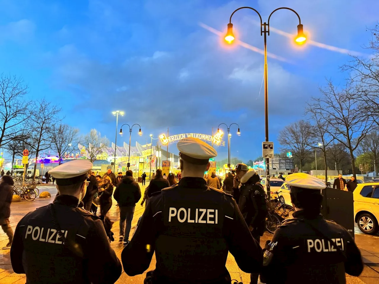 Für sichere Besuche der Bremer Osterwiese: Kontrollen der Bundespolizei am Hauptbahnhof