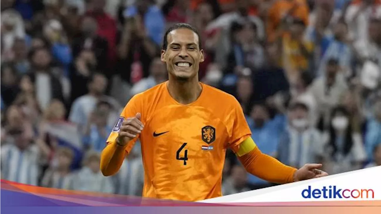 Van Dijk Dikritik Van Basten, Kini Dibela Kuyt