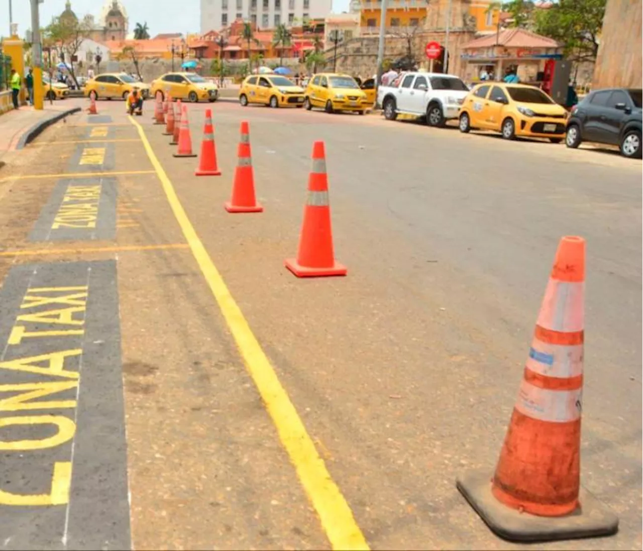 Ojo: DATT delimitó bahías de parqueo para taxis en el Parque Centenario