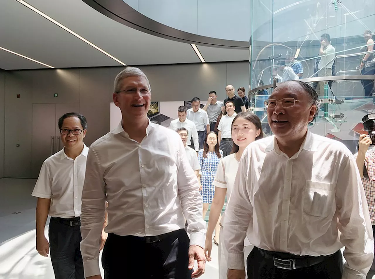 Tim Cook praises Chinese suppliers’ innovation at China Development Forum