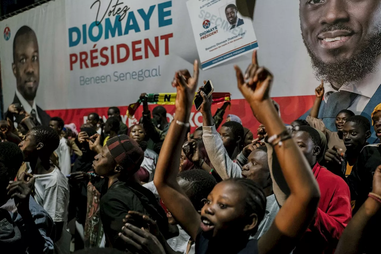 Opposition candidate grabs early lead in Senegal election