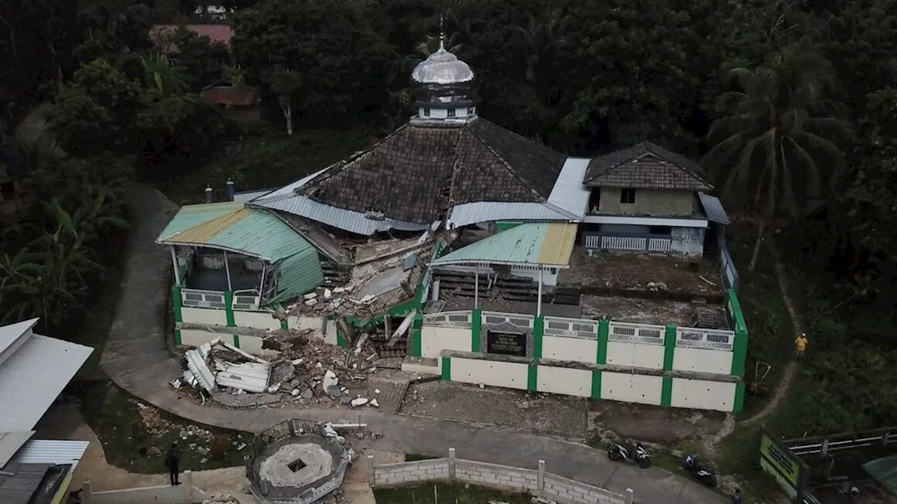 Collapse of our residence on Bawean Island