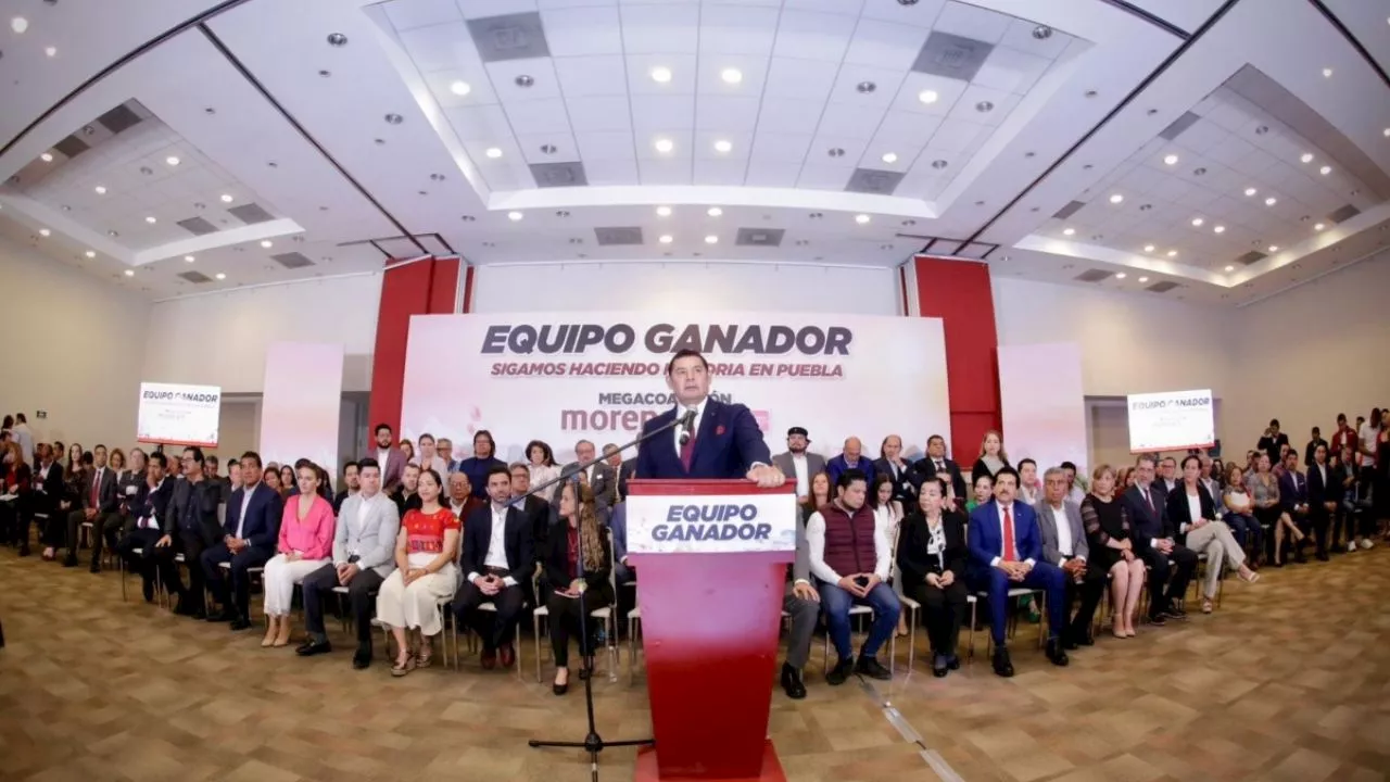 Alejandro Armenta presenta su equipo de campaña para buscar gubernatura de Puebla