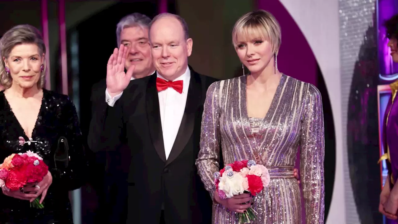 Charlene di Monaco brilla con l'abito strobo al Ballo della Rosa 2024