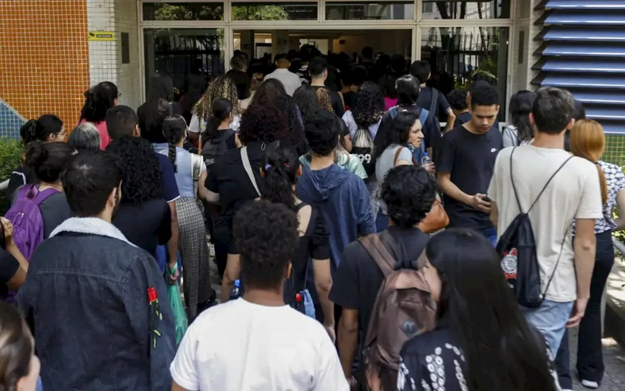 Estudantes começam a receber primeira parcela do Programa Pé-de-Meia