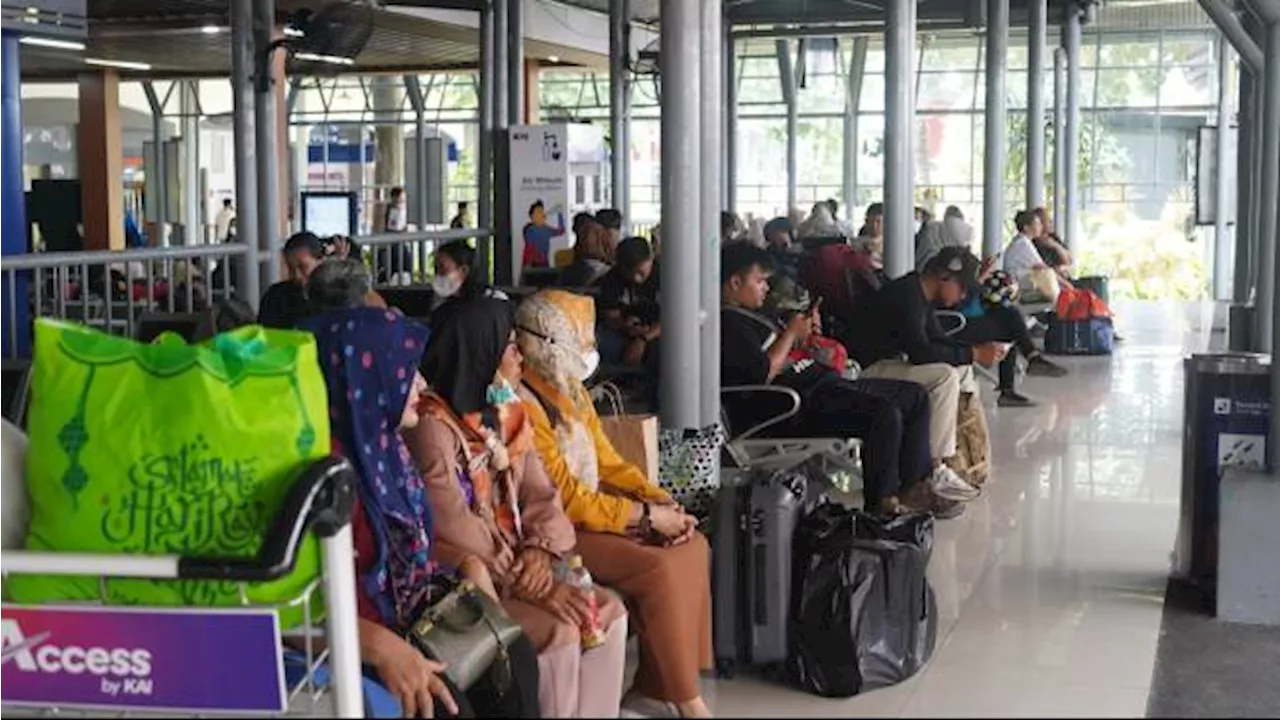 Jalanan Lebih Padat Jelang Lebaran, KAI Imbau Penumpang Atur Waktu agar Tak Ketinggalan Kereta