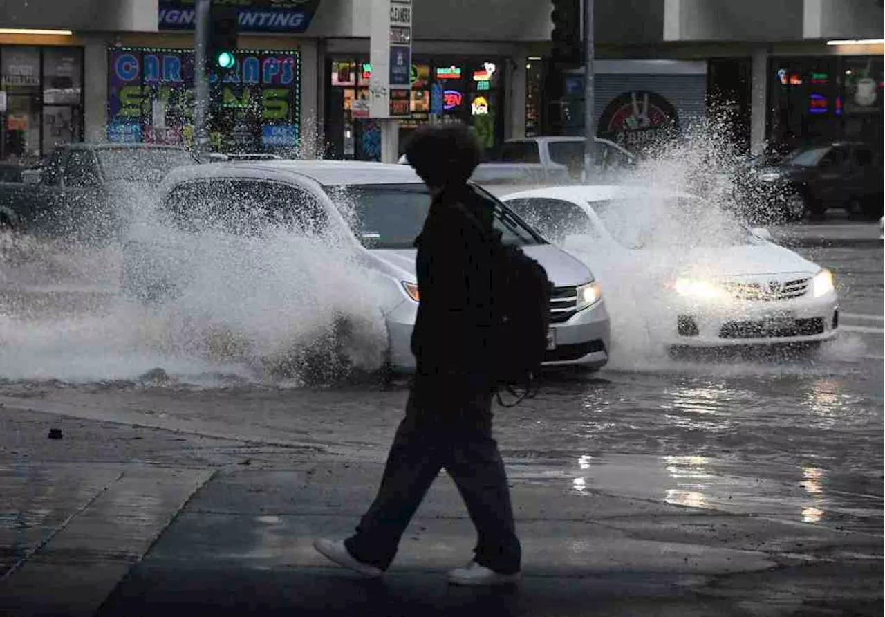 Flood advisory issued as strong thunderstorms move through LA area on Sunday